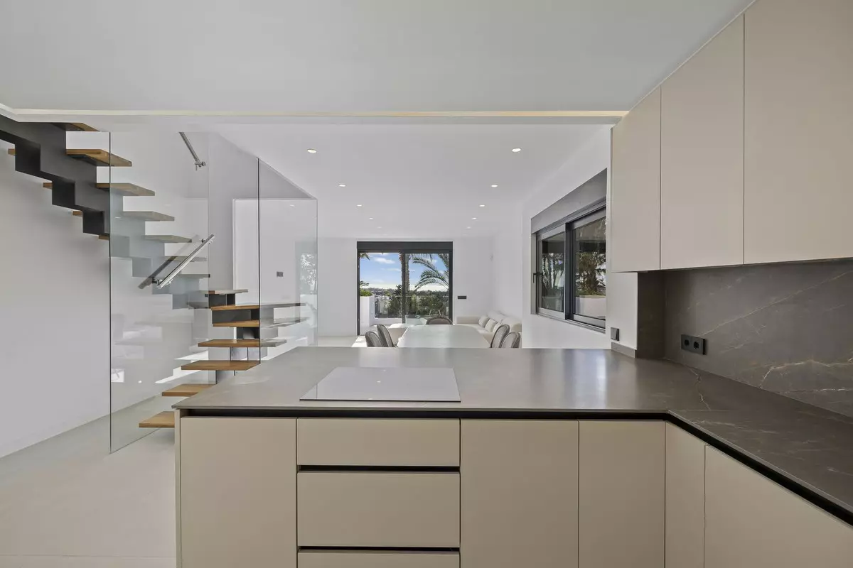 3-bedroom Apartment In Estepona, Spain (210 M²)