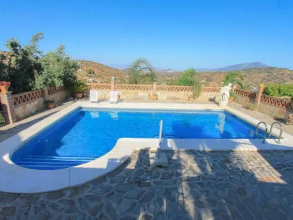 3-bedroom Villa In Guaro, Spain (93 M²)