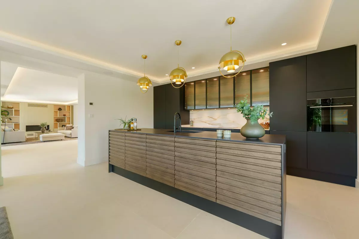 5-bedroom Villa In Marbella, Spain (648 M²)