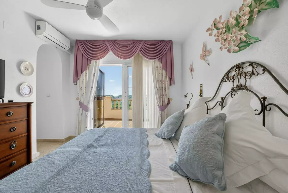 5-bedroom Villa In Orihuela, Spain (214 M²)