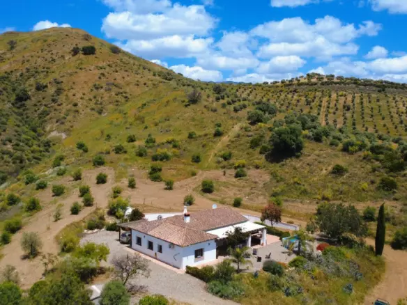 3-bedroom Villa In Álora, Spain (148 M²)