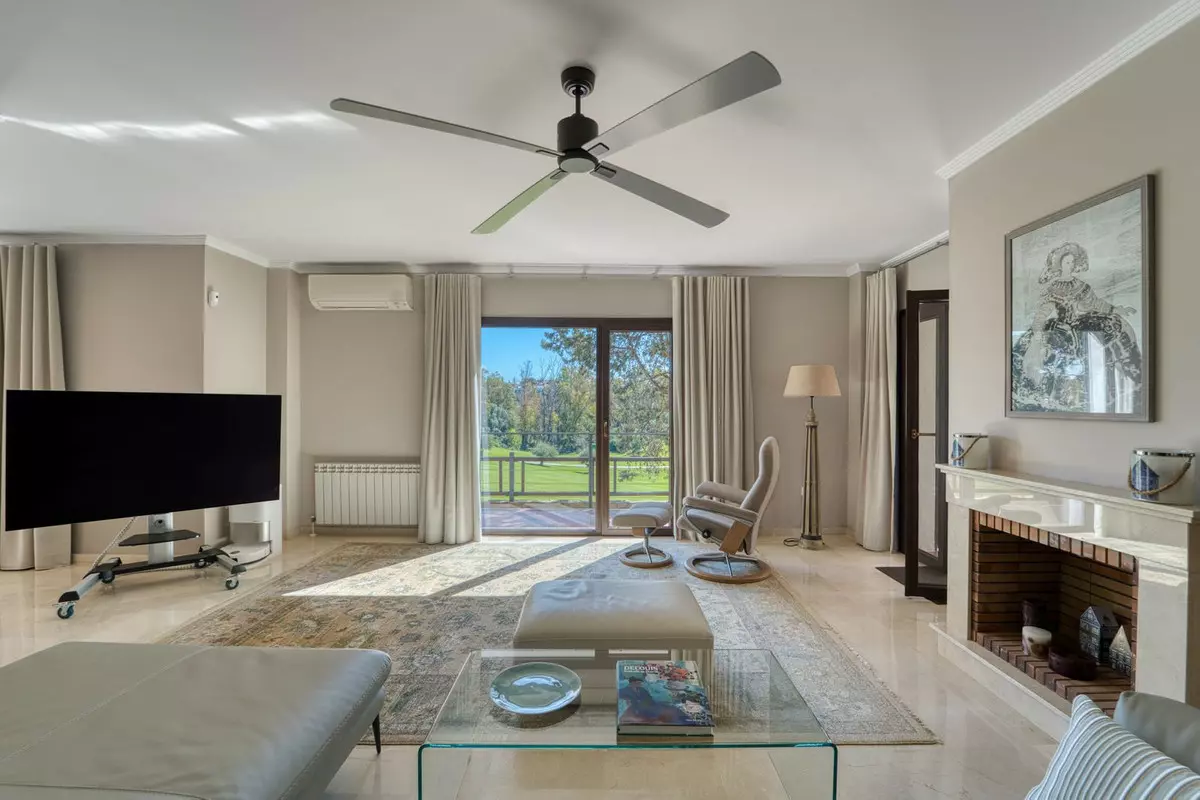 5-bedroom Villa In Marbella, Spain (418 M²)