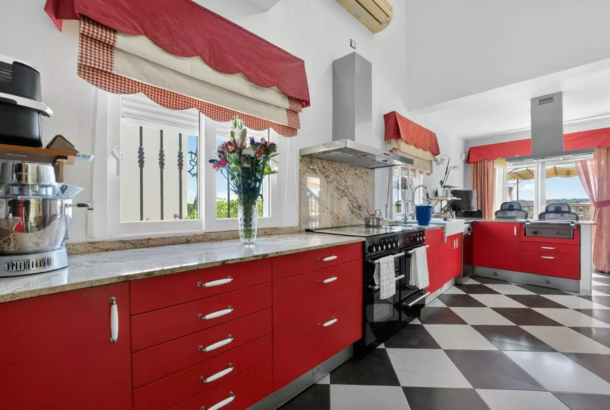 5-bedroom Villa In Orihuela, Spain (214 M²)