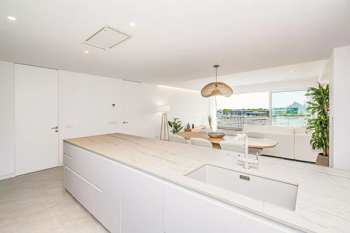 3-bedroom Apartment In Palma De Mallorca, Spain (217 M²)