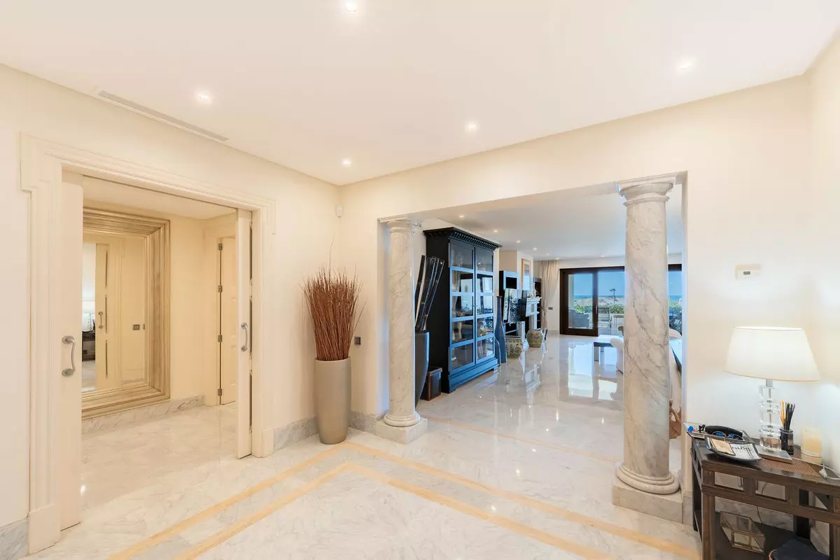 3-bedroom Apartment In Marbella, Spain (231 M²)