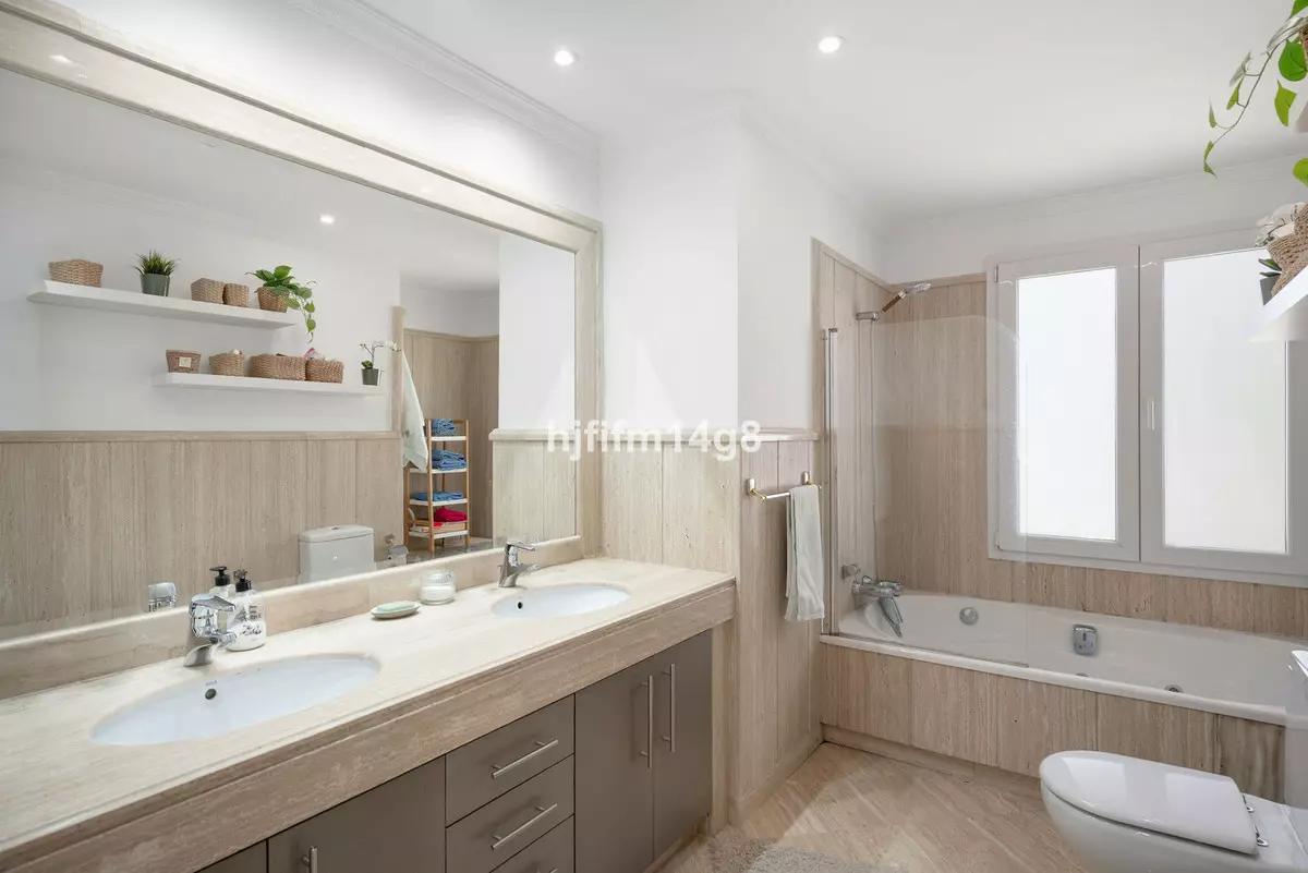 2-bedroom Apartment In Marbella, Spain (98 M²)