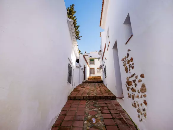 3-bedroom Town House In Comares, Spain (142 M²)