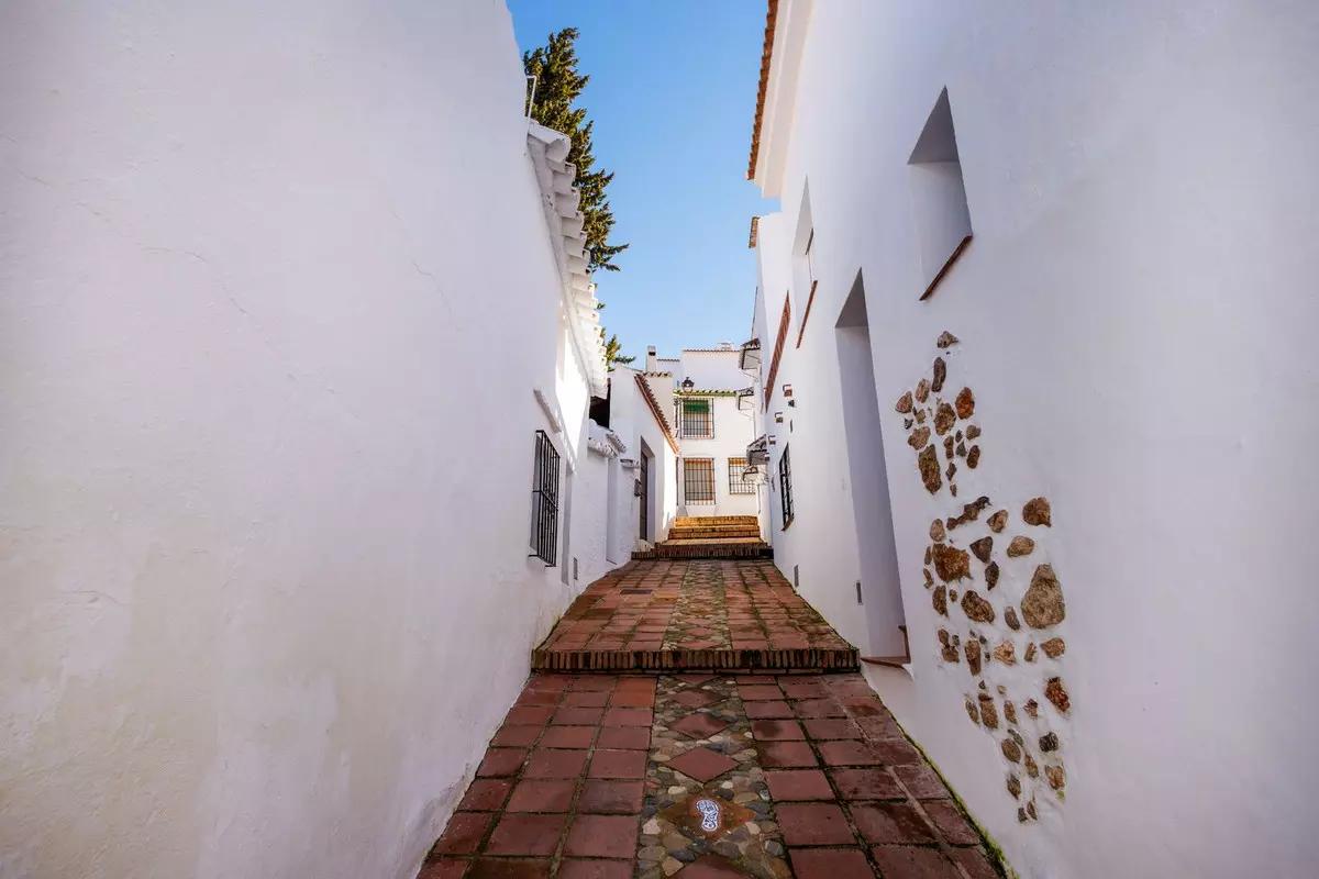 3-bedroom Town House In Comares, Spain (142 M²)