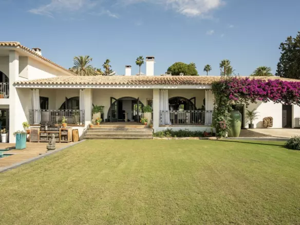 5-bedroom Villa In Estepona, Spain (595 M²)