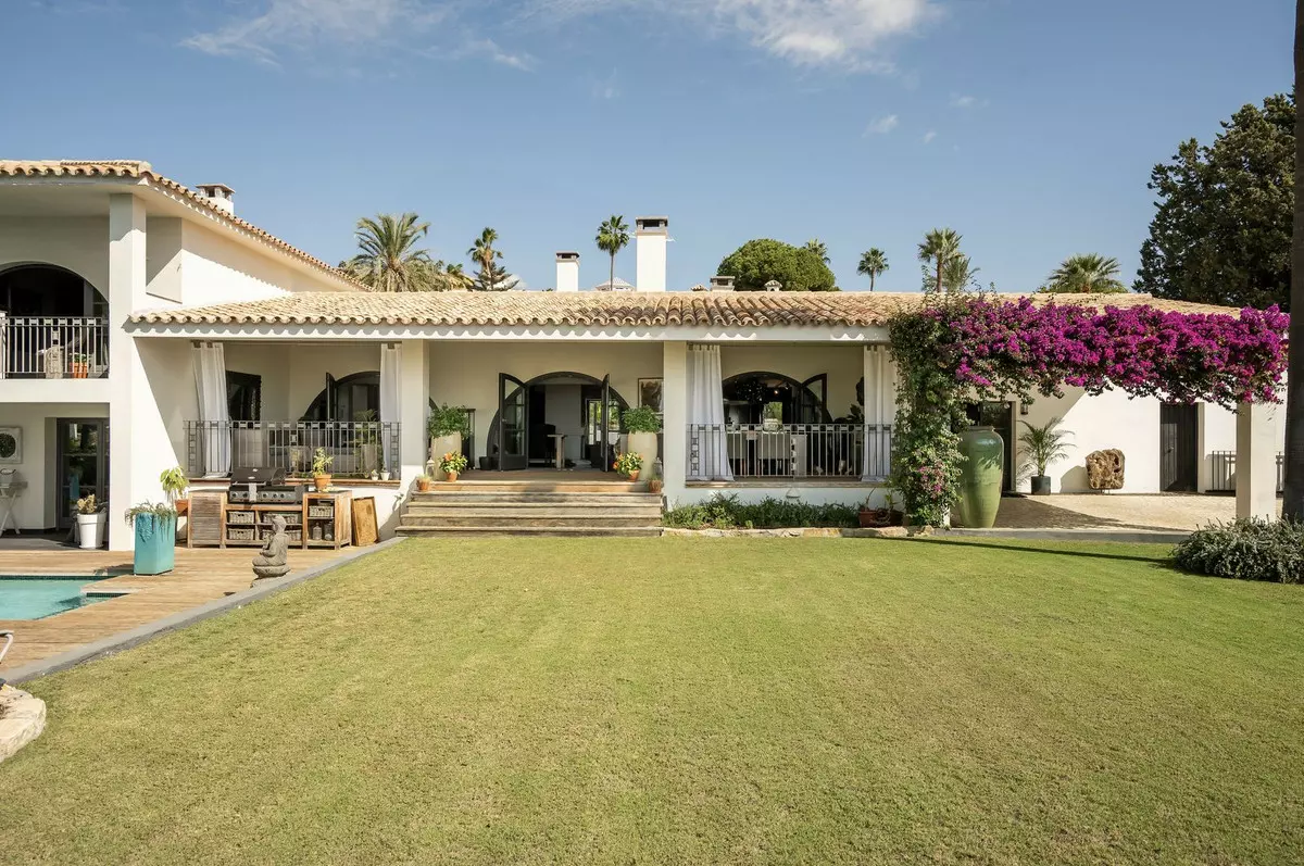 5-bedroom Villa In Estepona, Spain (595 M²)