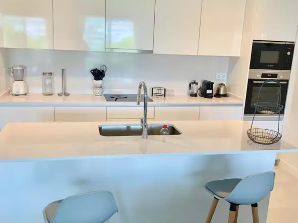 3-bedroom Property In Estepona, Spain (159 M²)