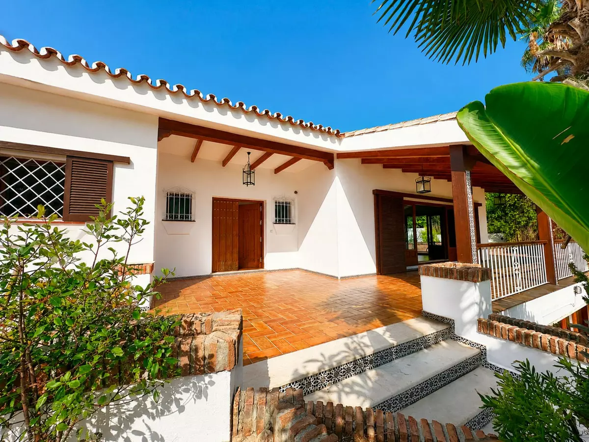 4-bedroom Villa In Marbella, Spain (588 M²)
