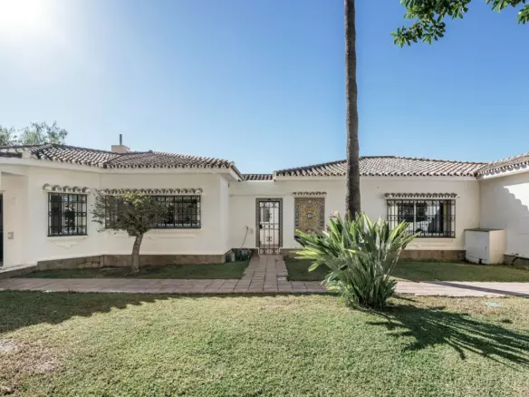 4-bedroom Villa In Estepona, Spain (341 M²)