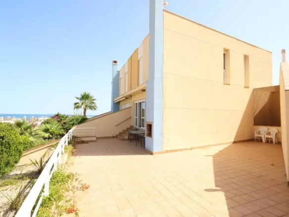 3-bedroom Town House In Orihuela, Spain (164 M²)