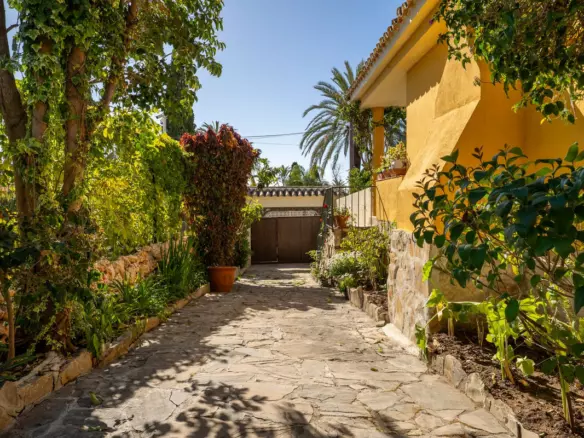 5-bedroom Villa In Estepona, Spain (169 M²)