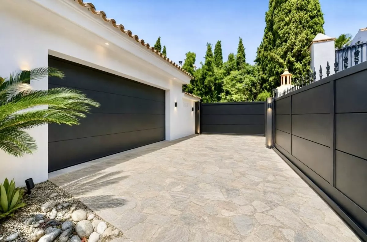 2-bedroom Villa In Benahavis, Spain (266 M²)