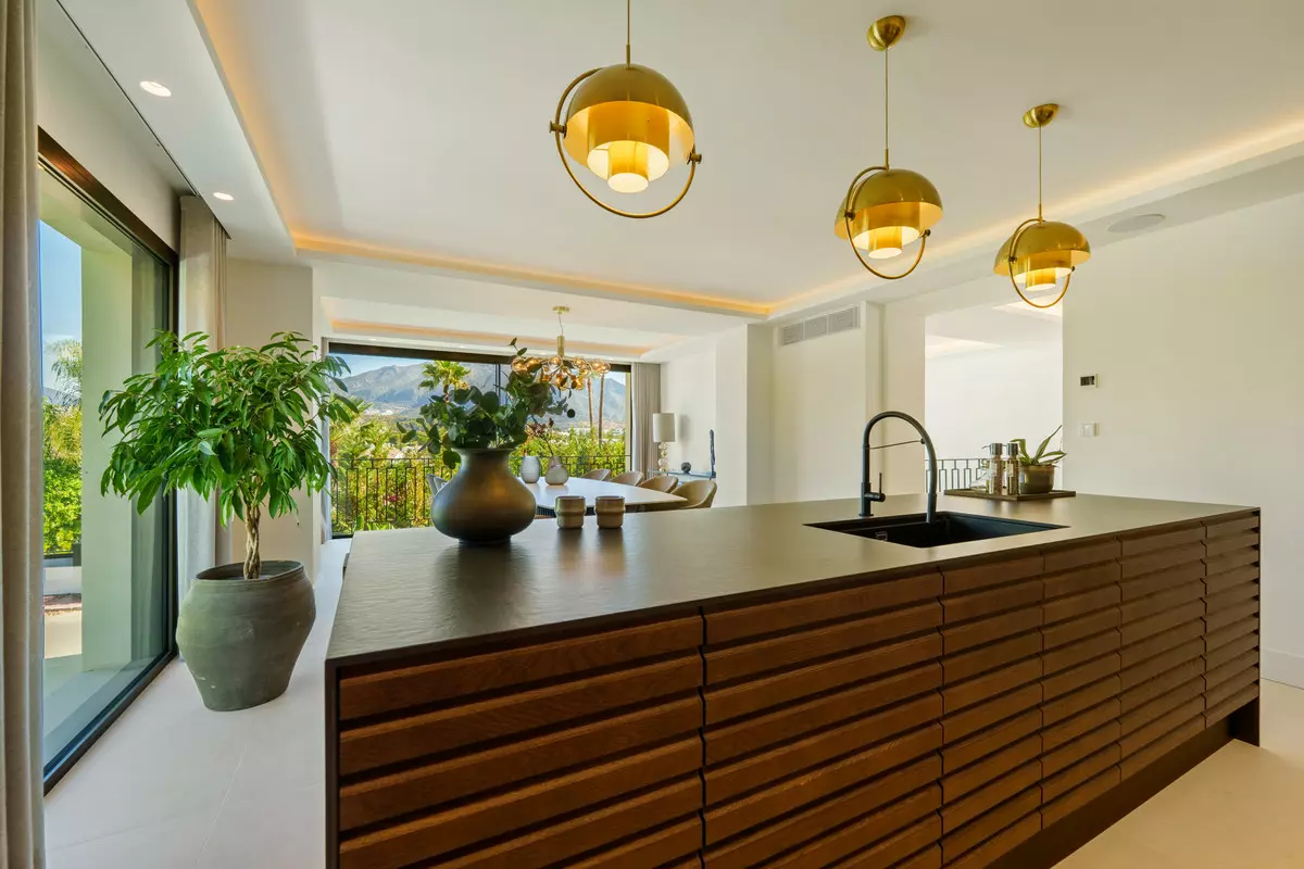 5-bedroom Villa In Marbella, Spain (648 M²)