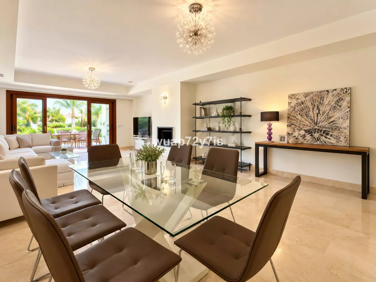 2-bedroom Apartment In Marbella, Spain (173 M²)
