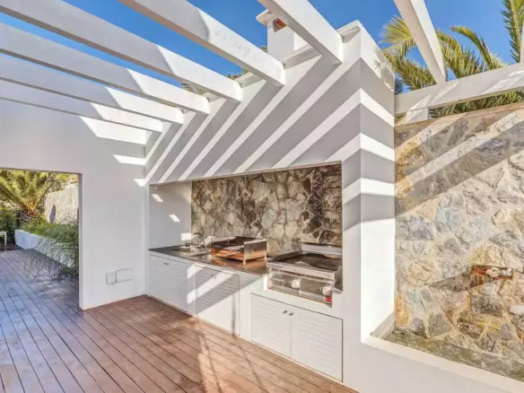 5-bedroom Villa In Calvià, Spain (324 M²)