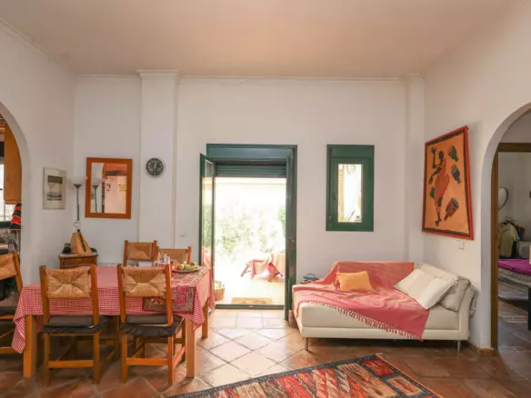 3-bedroom Villa In Guaro, Spain (184 M²)