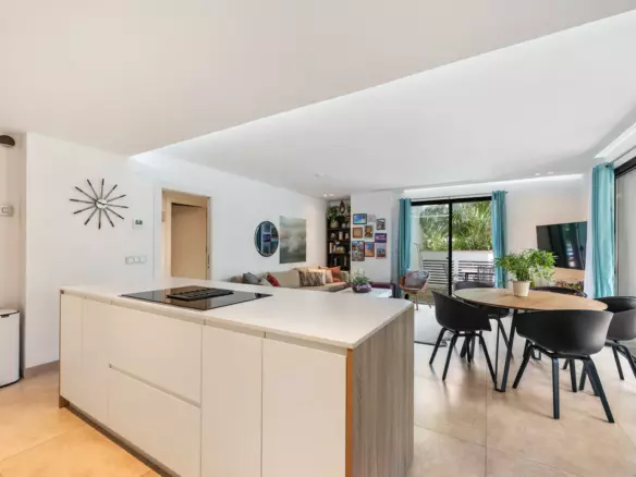 3-bedroom Apartment In Marbella, Spain (154 M²)