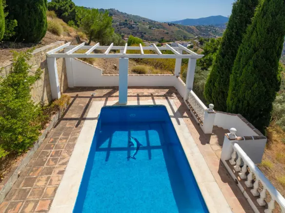 4-bedroom Villa In Cómpeta, Spain (278 M²)