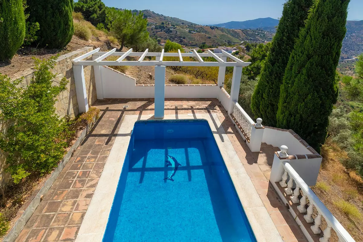 4-bedroom Villa In Cómpeta, Spain (278 M²)