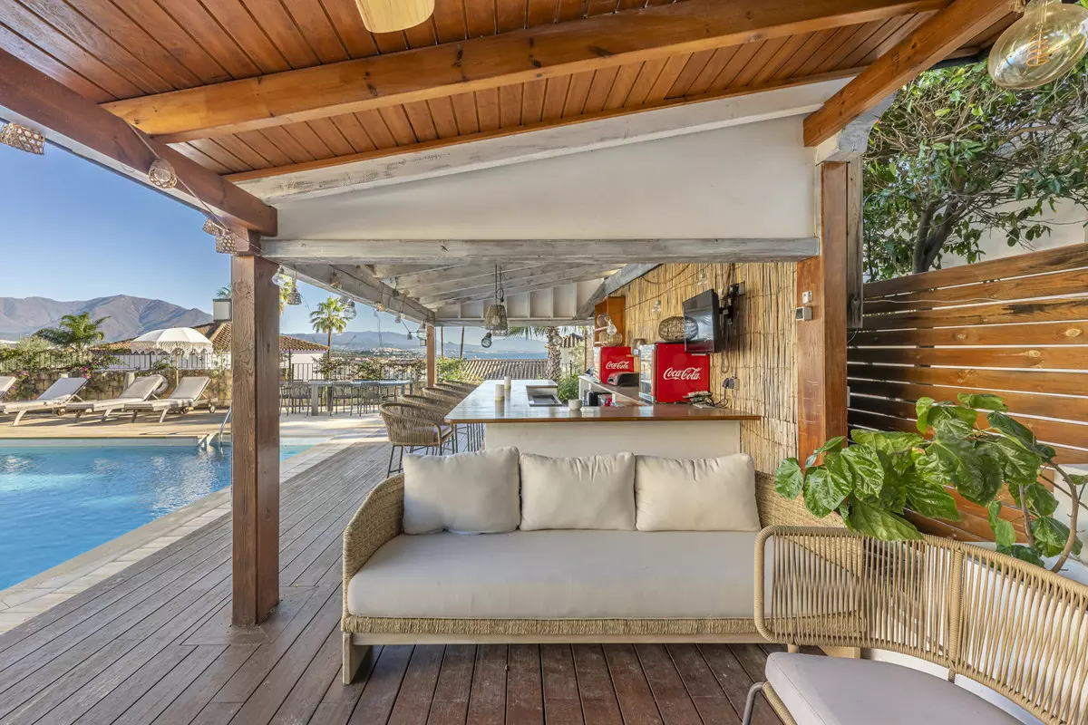 6-bedroom Villa In Manilva, Spain (501 M²)