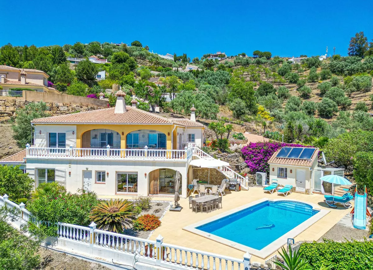 4-bedroom Villa In Vélez – Málaga, Spain (298 M²)