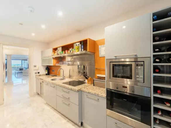 3-bedroom Apartment In Marbella, Spain (231 M²)