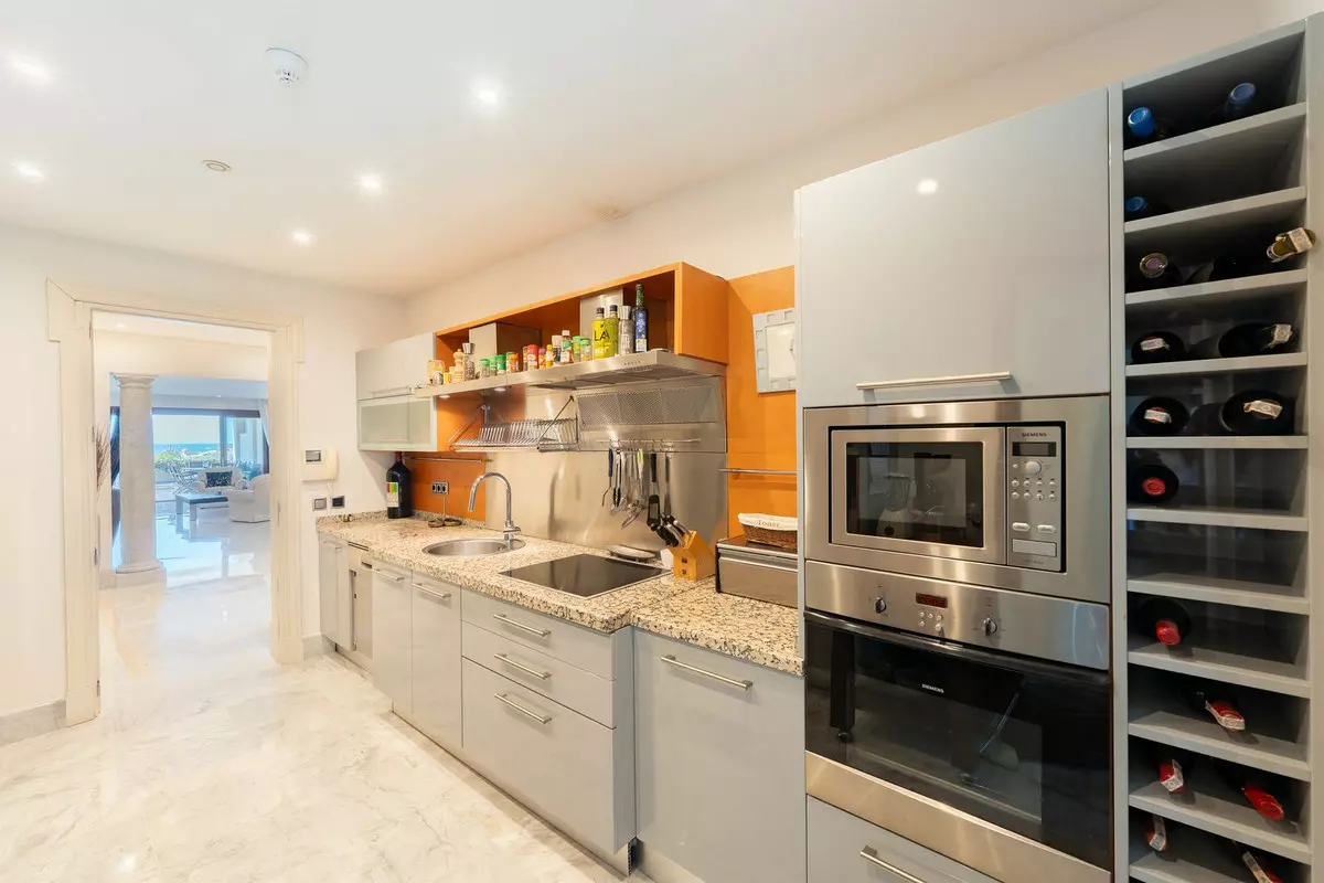 3-bedroom Apartment In Marbella, Spain (231 M²)