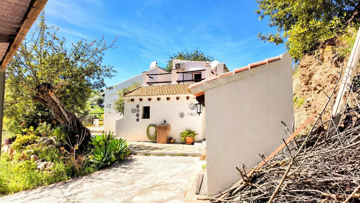 3-bedroom Country House In Almogía, Spain (192 M²)