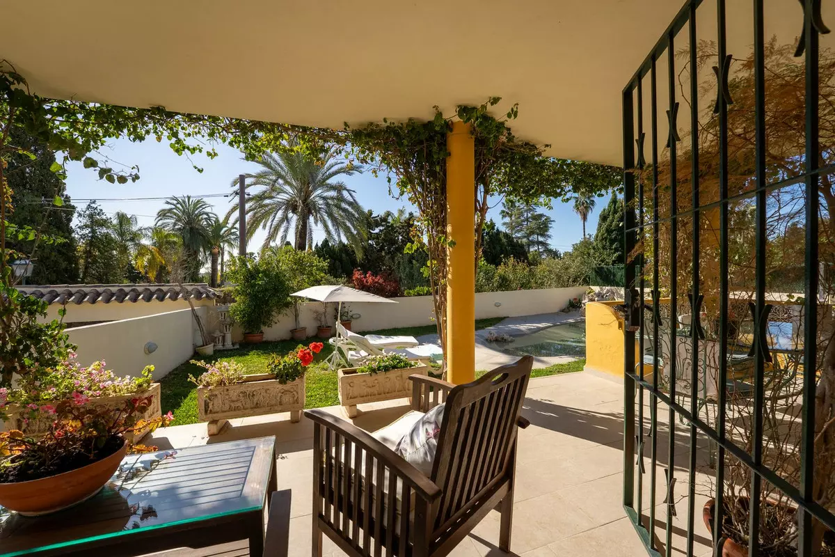 5-bedroom Villa In Estepona, Spain (169 M²)
