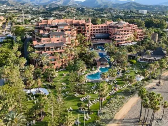 2-bedroom Apartment In Estepona, Spain (171 M²)