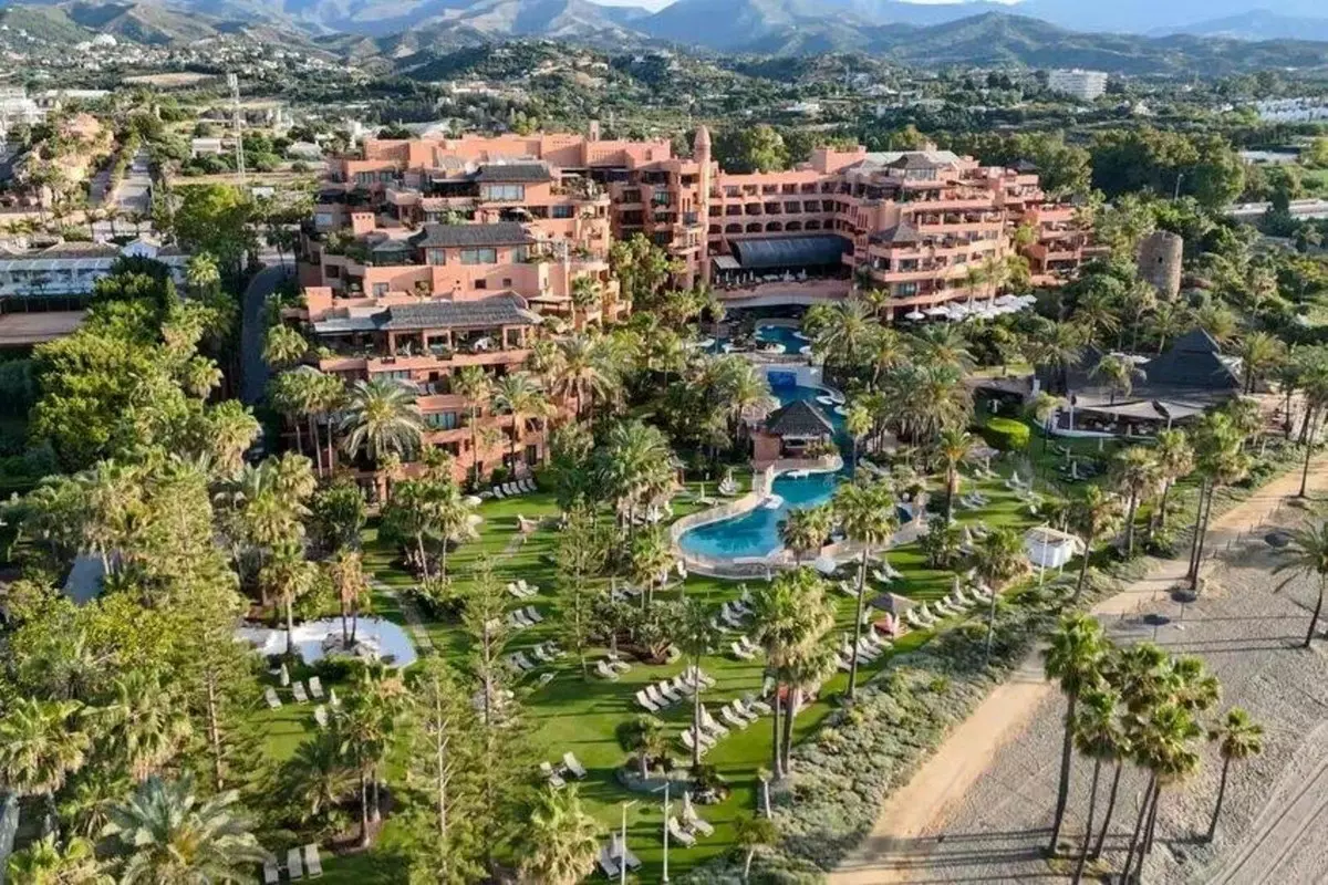 2-bedroom Apartment In Estepona, Spain (171 M²)