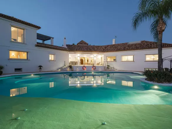 6-bedroom Villa In Estepona, Spain (835 M²)