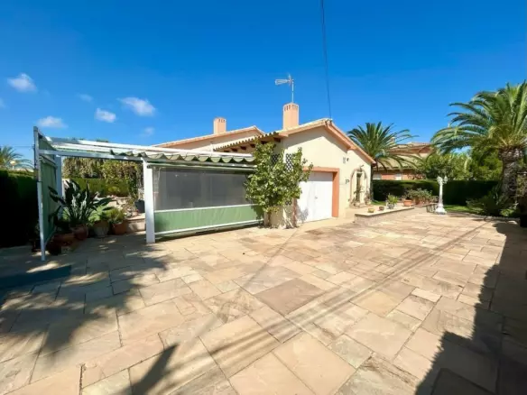 3-bedroom Villa In Orihuela, Spain (141 M²)