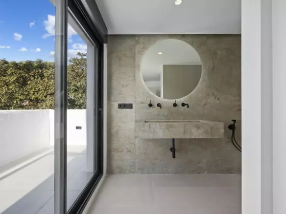 3-bedroom Apartment In Estepona, Spain (190 M²)