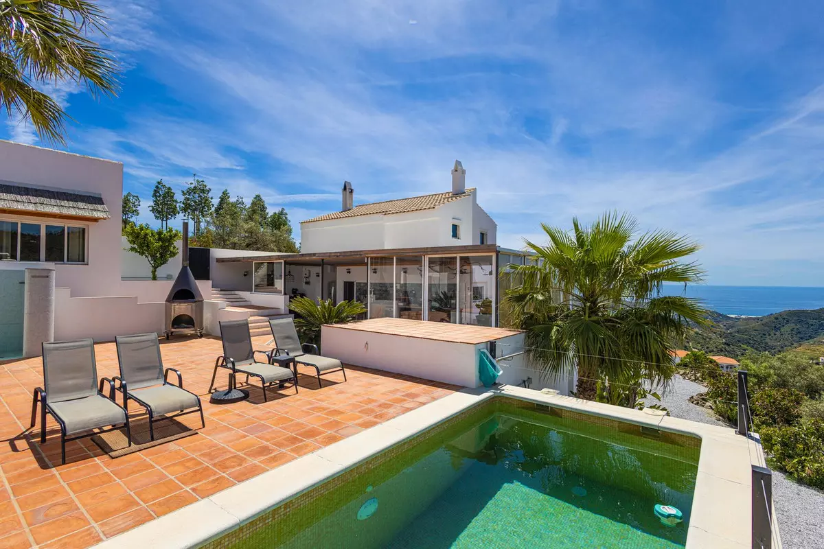 7-bedroom Villa In Cómpeta, Spain (381 M²)
