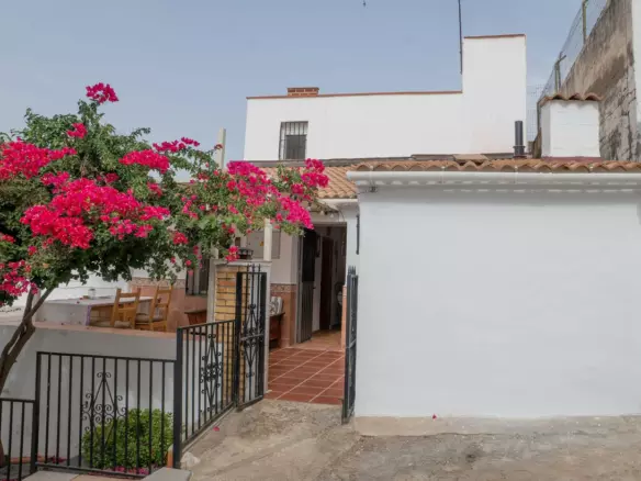 2-bedroom Town House In Álora, Spain (99 M²)