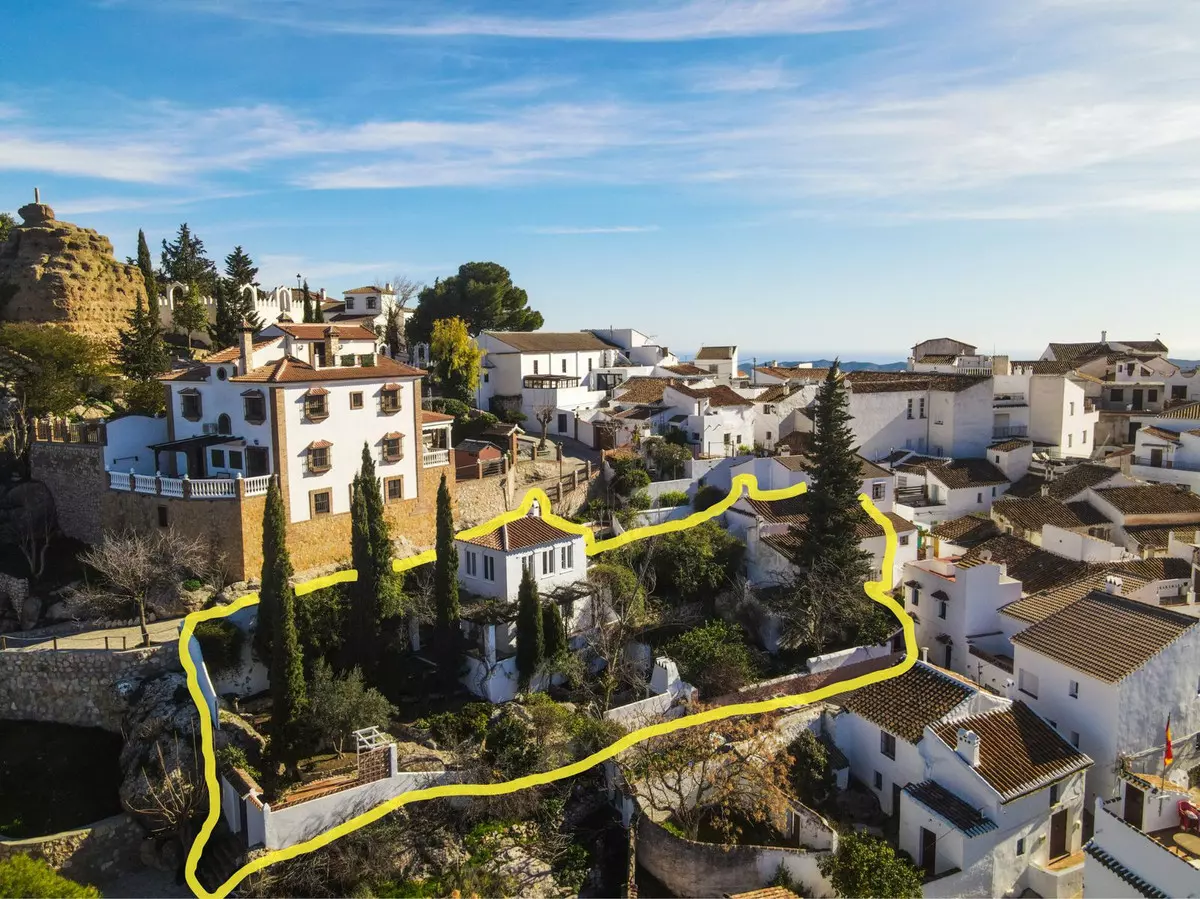 3-bedroom Town House In Comares, Spain (142 M²)
