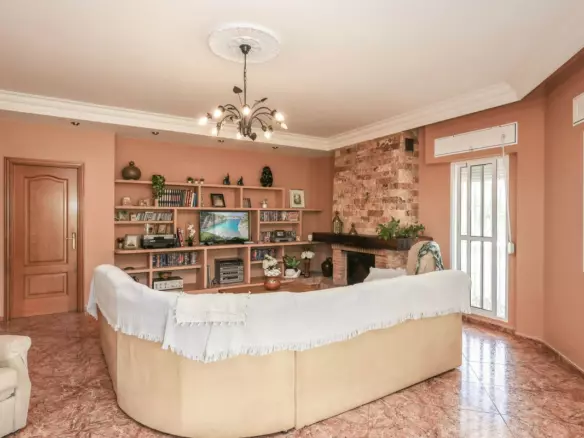 3-bedroom Villa In Guaro, Spain (250 M²)