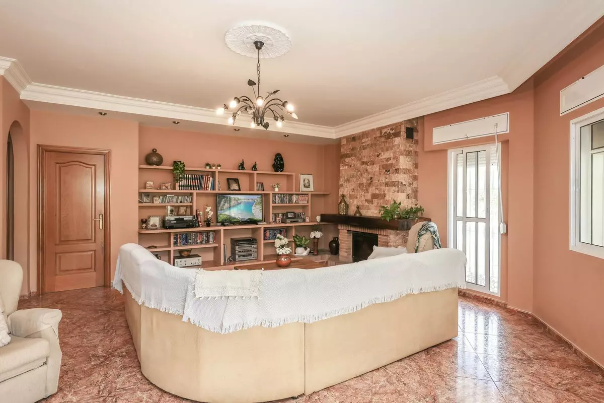 3-bedroom Villa In Guaro, Spain (250 M²)