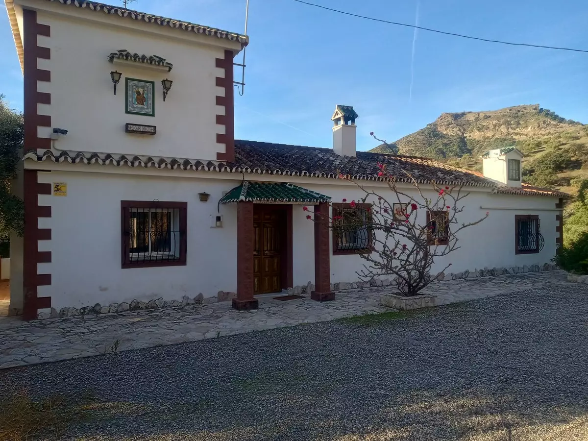 4-bedroom Villa In Álora, Spain (165 M²)