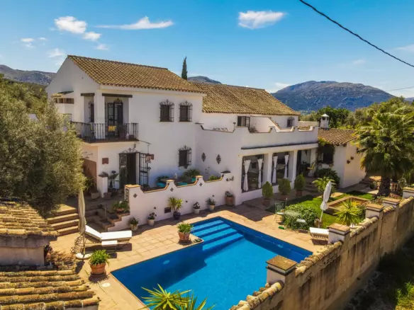 8-bedroom Country House In Villanueva Del Trabuco, Spain (569 M²)