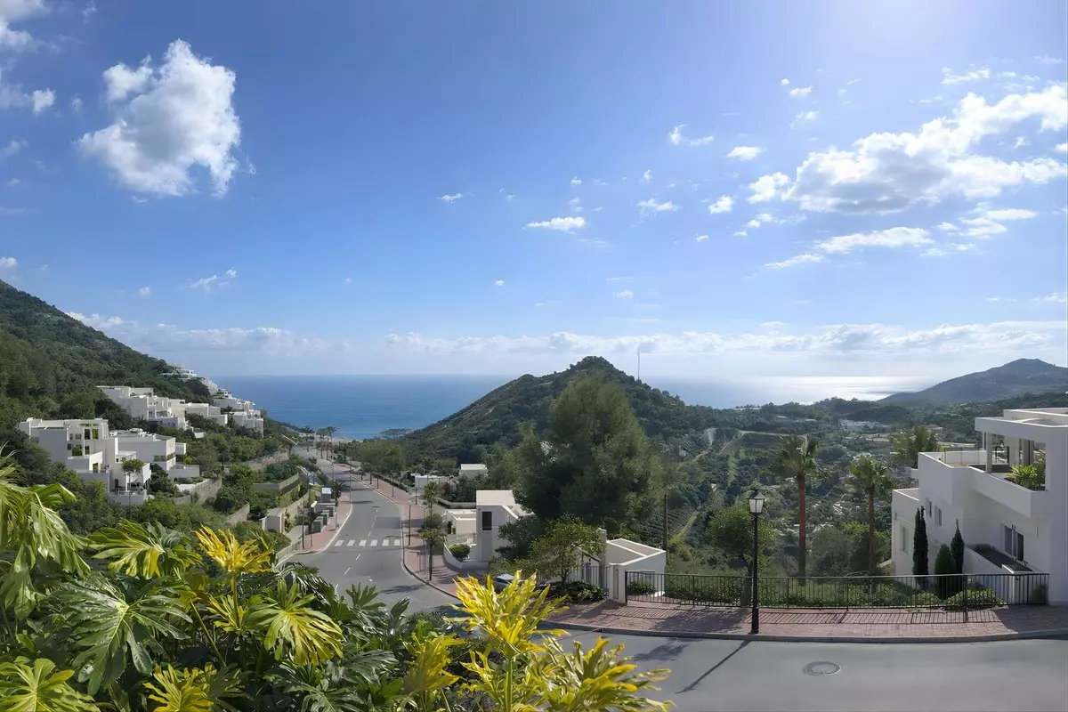 3-bedroom Apartment In Ojen, Spain (145 M²)