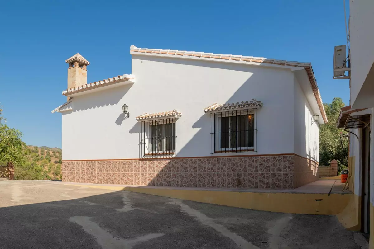 3-bedroom Country House In Álora, Spain (101 M²)