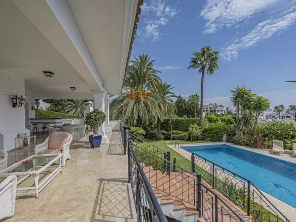 4-bedroom Villa In Estepona, Spain (384 M²)