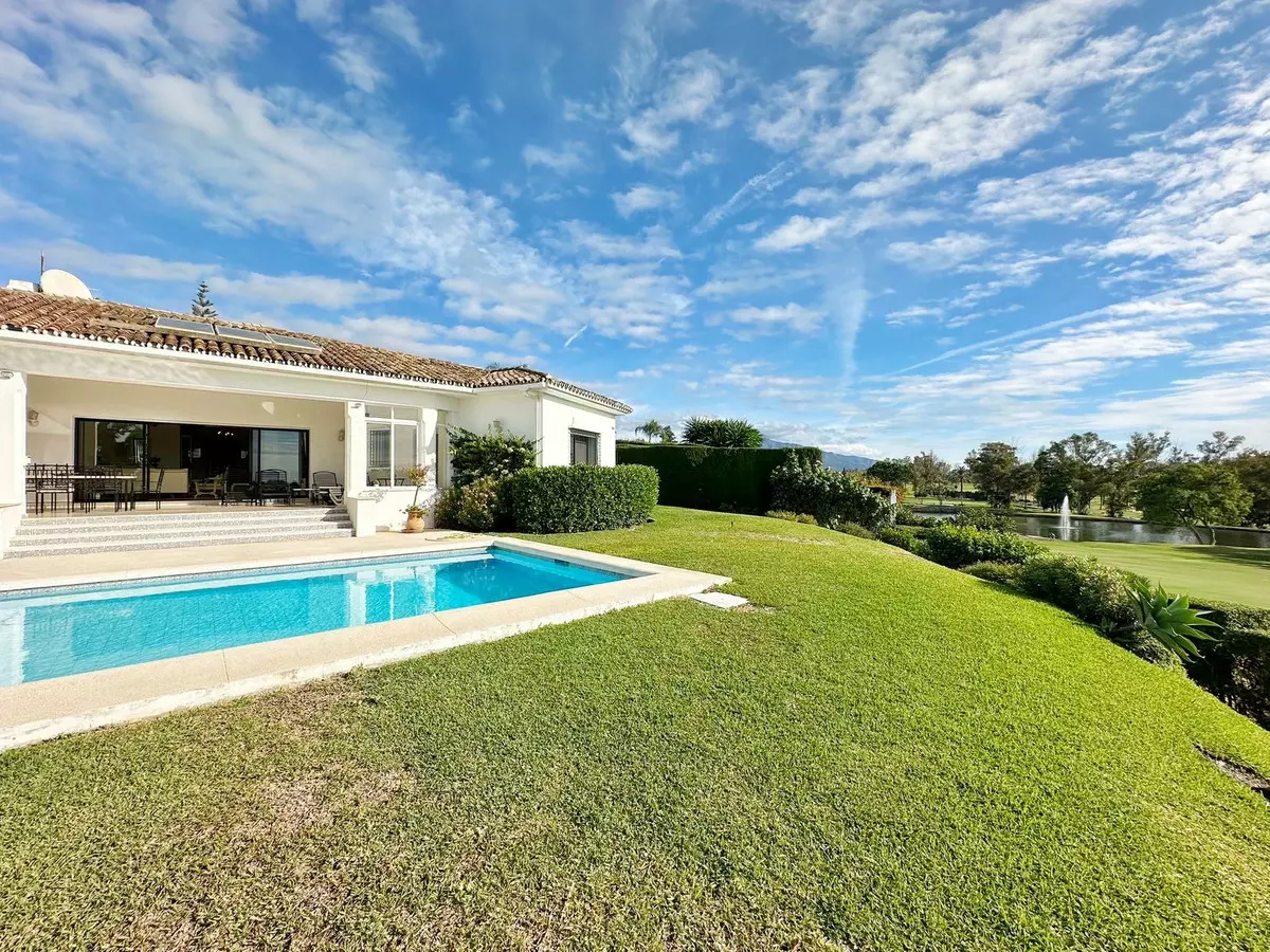 4-bedroom Villa In Estepona, Spain (450 M²)