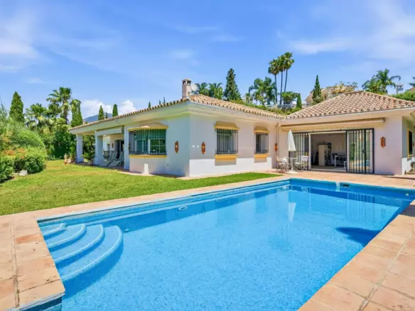 2-bedroom Villa In Benahavis, Spain (266 M²)